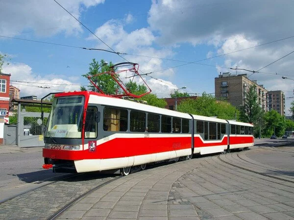 В Москве женщина погибла при попытке руками остановить трамвай