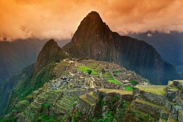 В Перу обнаружили древний искусственный вулкан с лестницей вниз