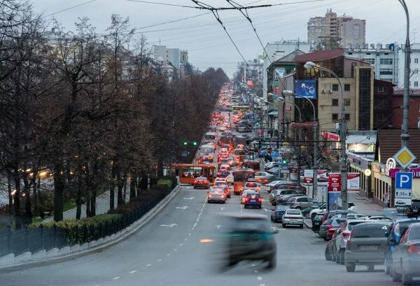 В результате ДТП в Перми вдоль всего бульвара Гагарина образовалась пробка