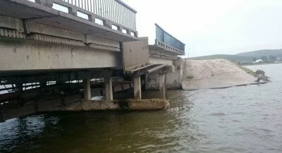В результате обрушения моста в Челябинской области пострадали пятеро детей