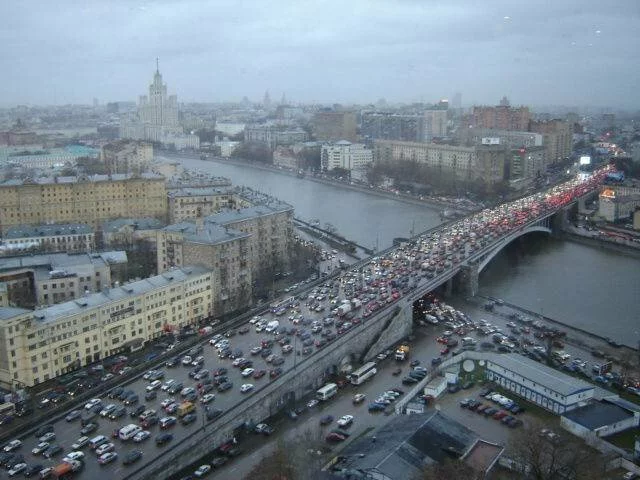 В воздухе на востоке и юго-востоке Москвы зафиксирована повышенная концентрация сероводорода
