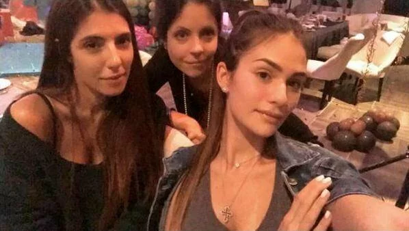 Анастасия Шубская опубликовала трогательное фото с сестрами