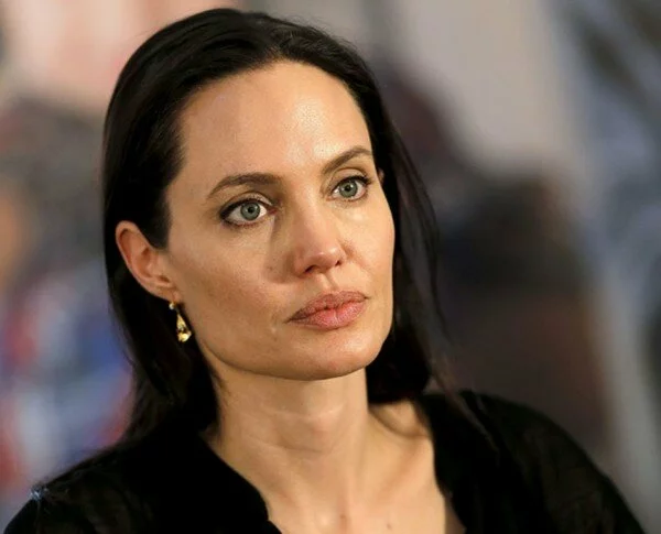 Джоли взбесилась из-за интимного вопроса: Что раздражает звёзд?