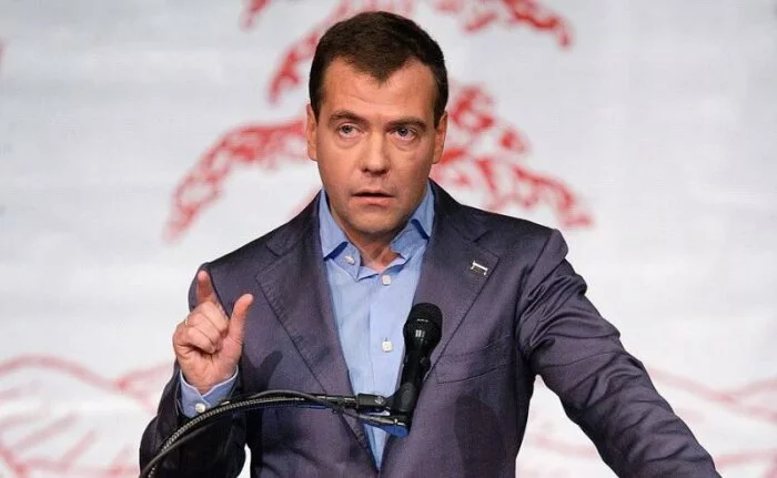 Медведев: США намерены «похоронить» «Северный поток — 2»