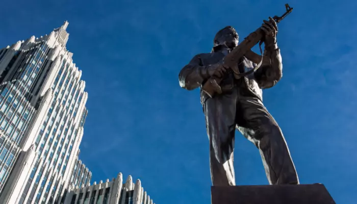 Скульптор Щербаков готов изменить памятник Калашникову