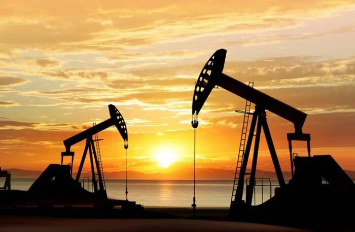 Страны-участницы ОПЕК продолжают снижать уровень добычи нефти