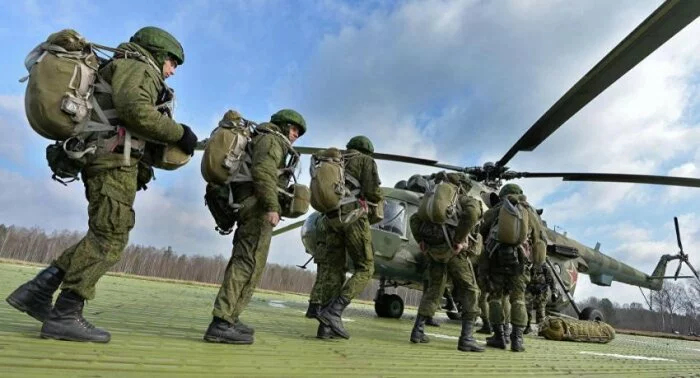 В Ленобласти вертолет выстрелил в зрителей на учениях «Запад-2017», есть пострадавшие