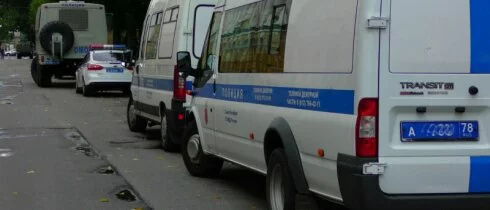 Угроза взрывов: в Петербурге массово эвакуируют людей из двух десятков ТЦ