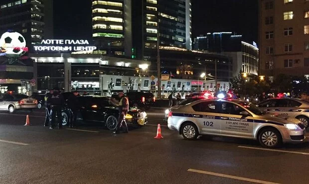 В центре Москвы иномарка из спецгаража ФСБ насмерть сбила полицейского