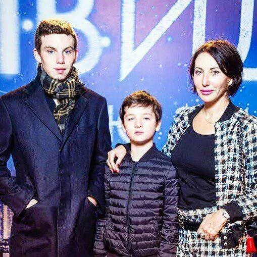 Актриса Алика Смехова призналась, что ей тяжело быть матерью-одиночкой