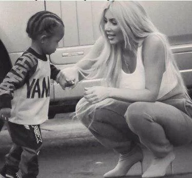 Ким Кардашьян опубликовала фото с сыном