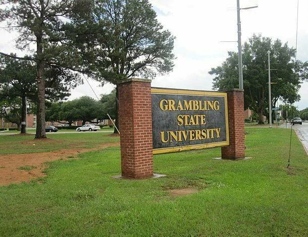 Неизвестный застрелил двух людей на территории университета в штате Луизиана