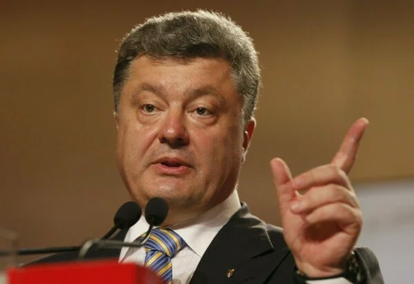 Порошенко настойчиво отказал протестующим у стен Верховной рады