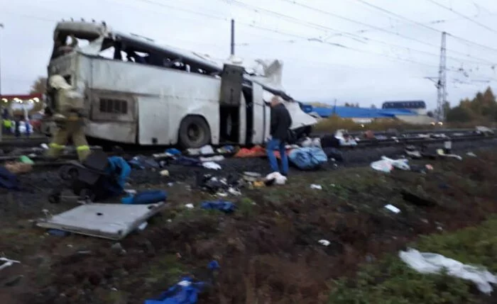 Число жертв столкновения автобуса и поезда под Владимиром увеличилось до 21 человека