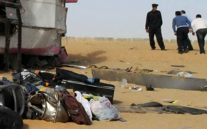В Египте ДТП с участием фуры и трех машин стало причиной смерти 16 человек