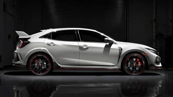 В Сети появилось видео тестирования Honda Civic Type R с агрессивным дизайном