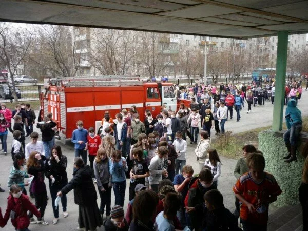 В Москве 7 школ эвакуировали из-за звонков о минировании