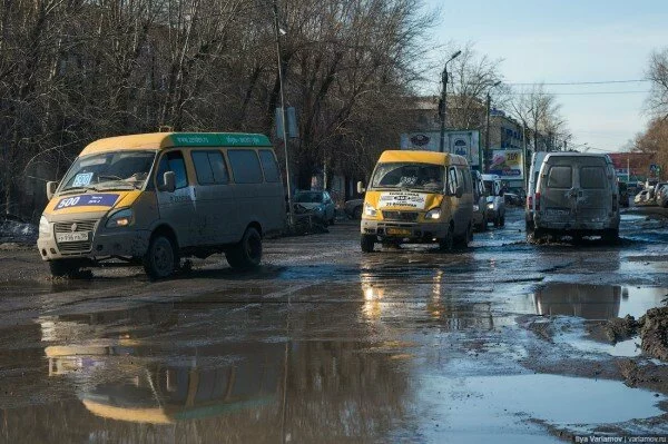 В Омске неизвестный мужчина с палкой напал на водителя маршрутки
