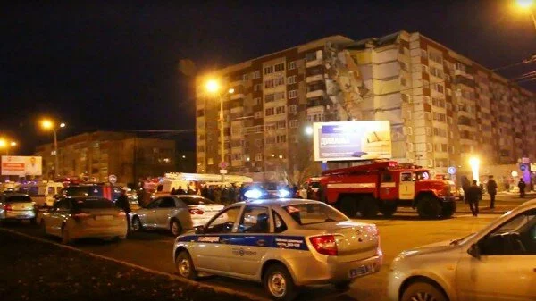 ГИБДД просит объезжать место обрушения части жилого дома в Ижевске