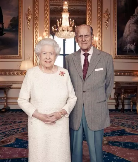 Королева Елизавета II и принц Филипп отметят платиновую свадьбу
