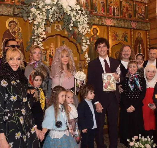 Кристина Орбакайте опубликовала семейное фото с венчания Аллы Пугачевой
