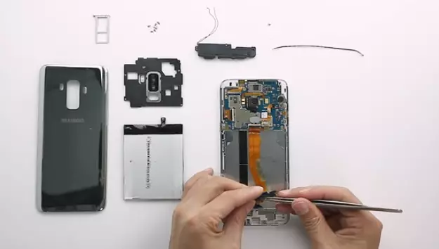 Процесс разборки безрамочного смартфона Bluboo S8+? засняли на видео