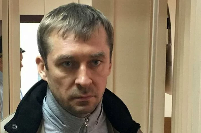 Мать и сестра полковника Захарченко заявили, что ему подкинули деньги
