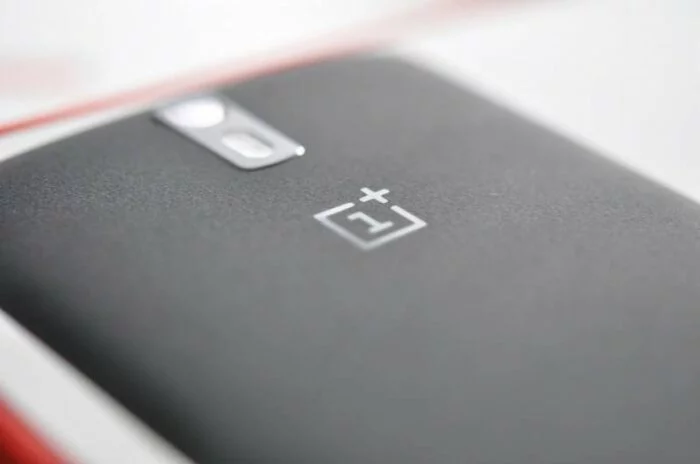 Смартфон OnePlus 5T получит новый дисплей для устранения «желейного эффекта»