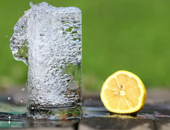 Ученые: Вода с лимоном укрепляет иммунитет