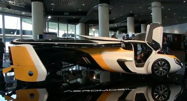 Два летающих автомобиля за сотни тысяч евро представили в Монако?