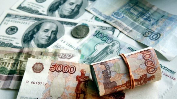Глава МЭР Орешкин советует населению скупать иностранную валюту