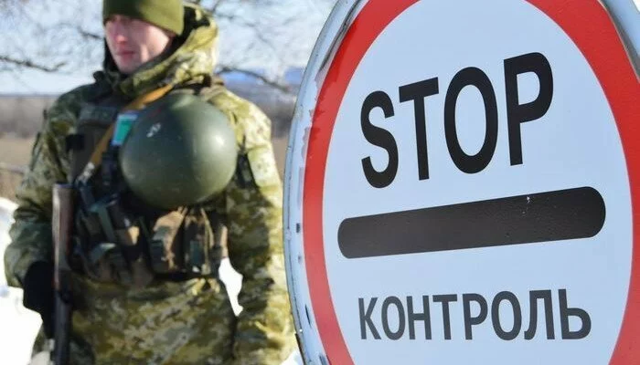 На КПВВ «Новотроицкое» пограничники задержали авто и отказались от денег