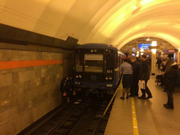 На оранжевой ветке метрополитена Москвы восстановлено движение по графику
