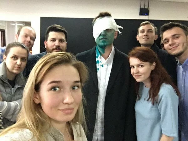 Навального госпитализирован в Москве после нападения с зелёнкой