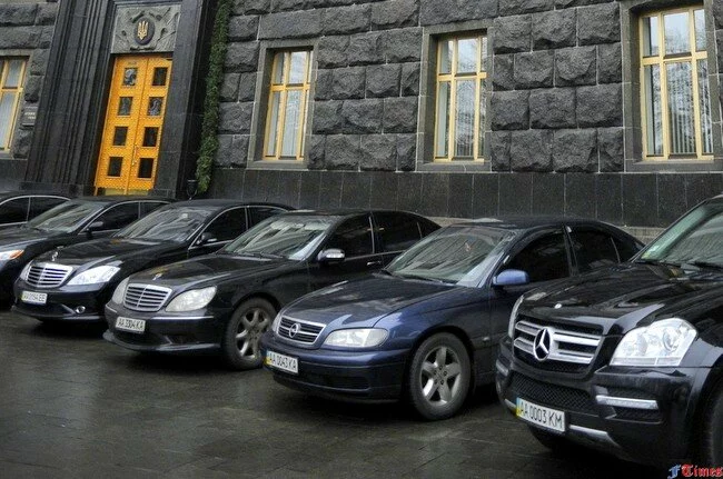 Опубликован рейтинг автомобилей, популярных у чиновников и депутатов РФ