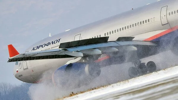 Пассажирский авиалайнер не смог приземлиться в Воронеже из-за поломки