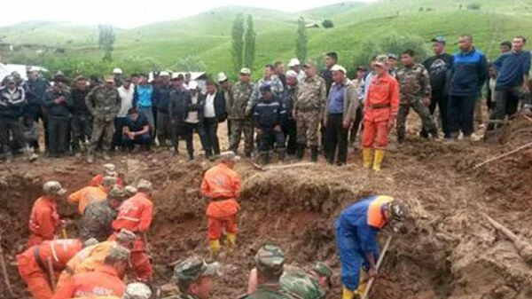Под оползнем в Киргизии 24 человека погибли