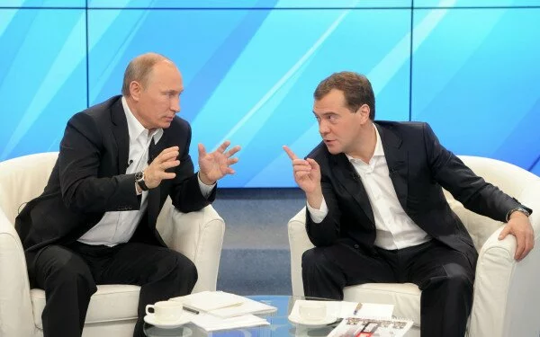 Путин с Медведевым обсудят отчет правительства