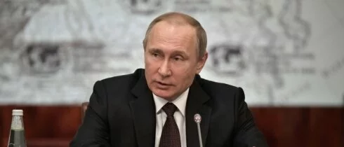 Путину в Петербурге показали, как «добро съедает зло»
