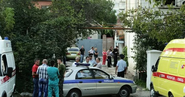 Пьяный мужчина с ножом напал на медиков “скорой помощи” в Екатеринбурге