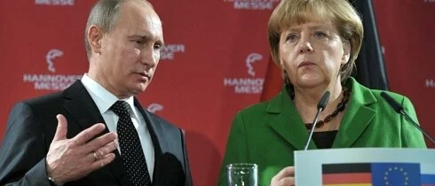 СМИ: Меркель тайно передала британским спецслужбам досье на Путина