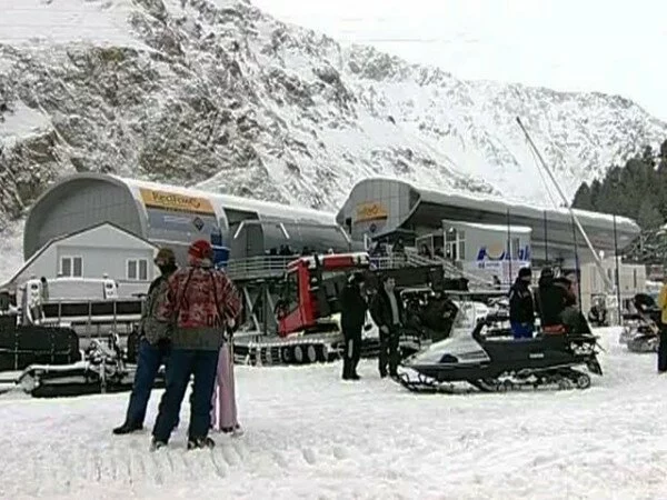 Спасатели продолжают поиски альпинистов на Эльбрусе