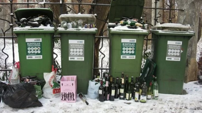 В Санкт-Петербурге возле мусорных баков был обнаружен труп мужчины