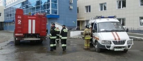 В Екатеринбурге из-за пожара в больнице эвакуировали 100 человек