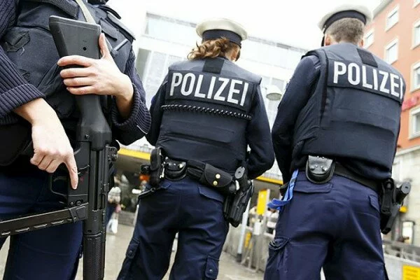 В Германии полиция задержала троих подозреваемых в теракте