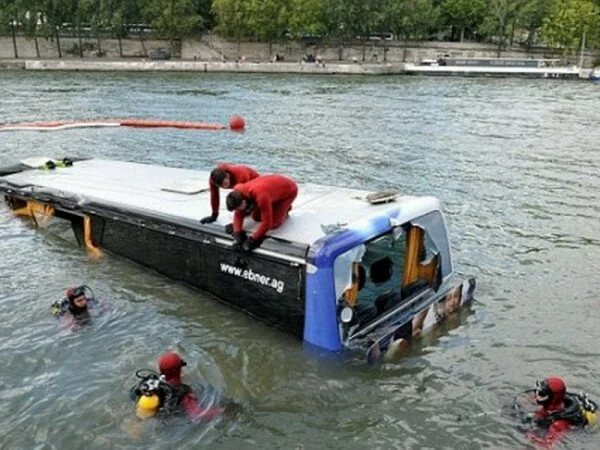 В Индии в упавшем в реку автобусе погибли 44 человека