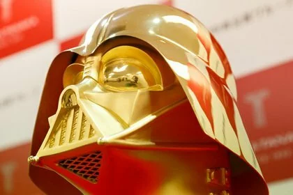 В Японии реализуют золотой шлем Дарта Вейдера за $1,4 миллиона?