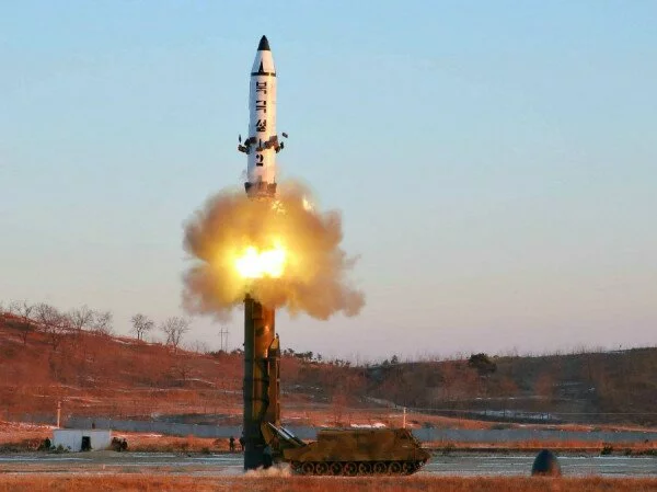 Южнокорейские СМИ сообщили, что в КНДР испытание ракеты прошло неудачно