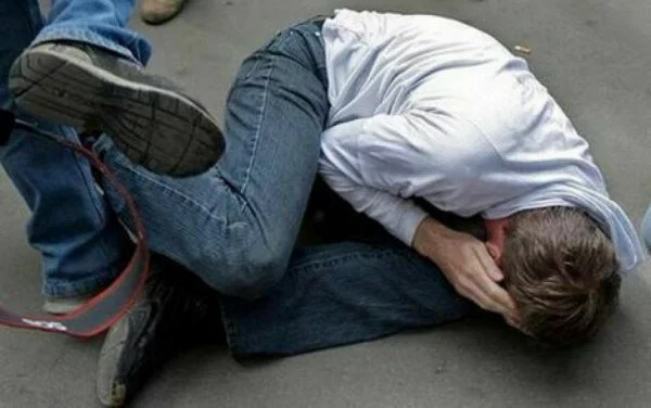 Житель Екатеринбурга пытался убить сына на глазах у прохожих