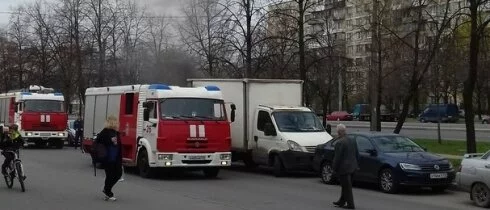 Фургон «Ивеко» тушили на Бухарестской улице в Купчино